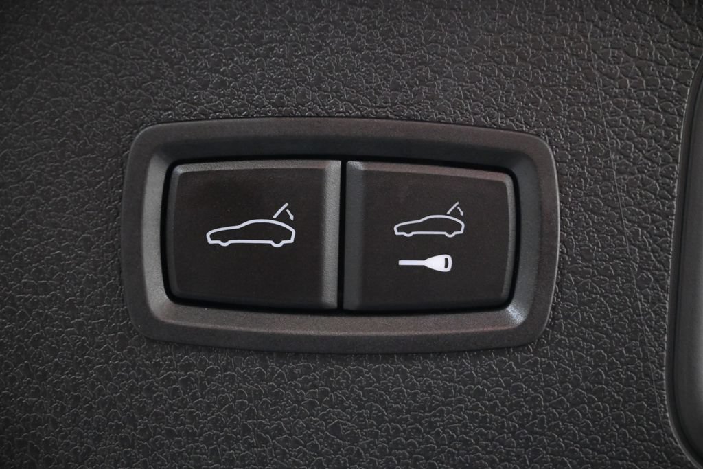 Certified 2024 Porsche Macan AWD/4WD image 26