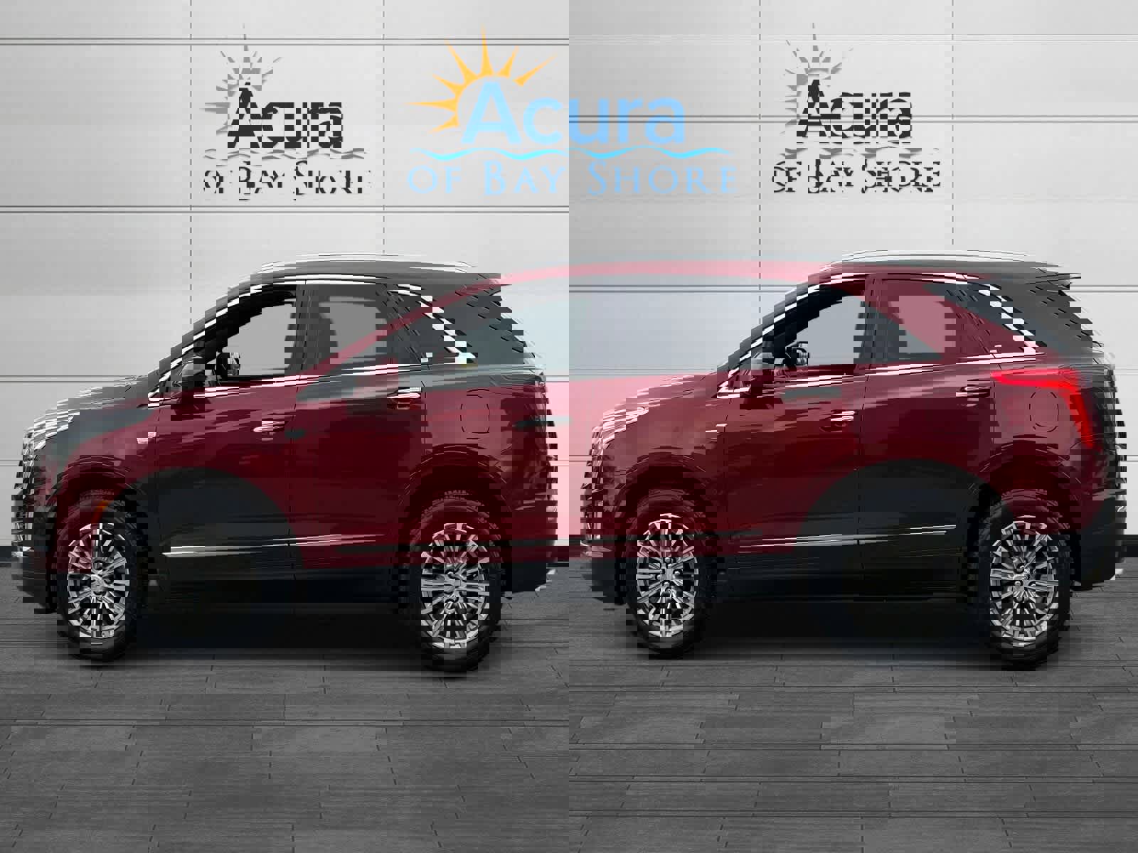 Used 2017 Cadillac XT5 Luxury w/ LPO, Wheel Lock Package image 4