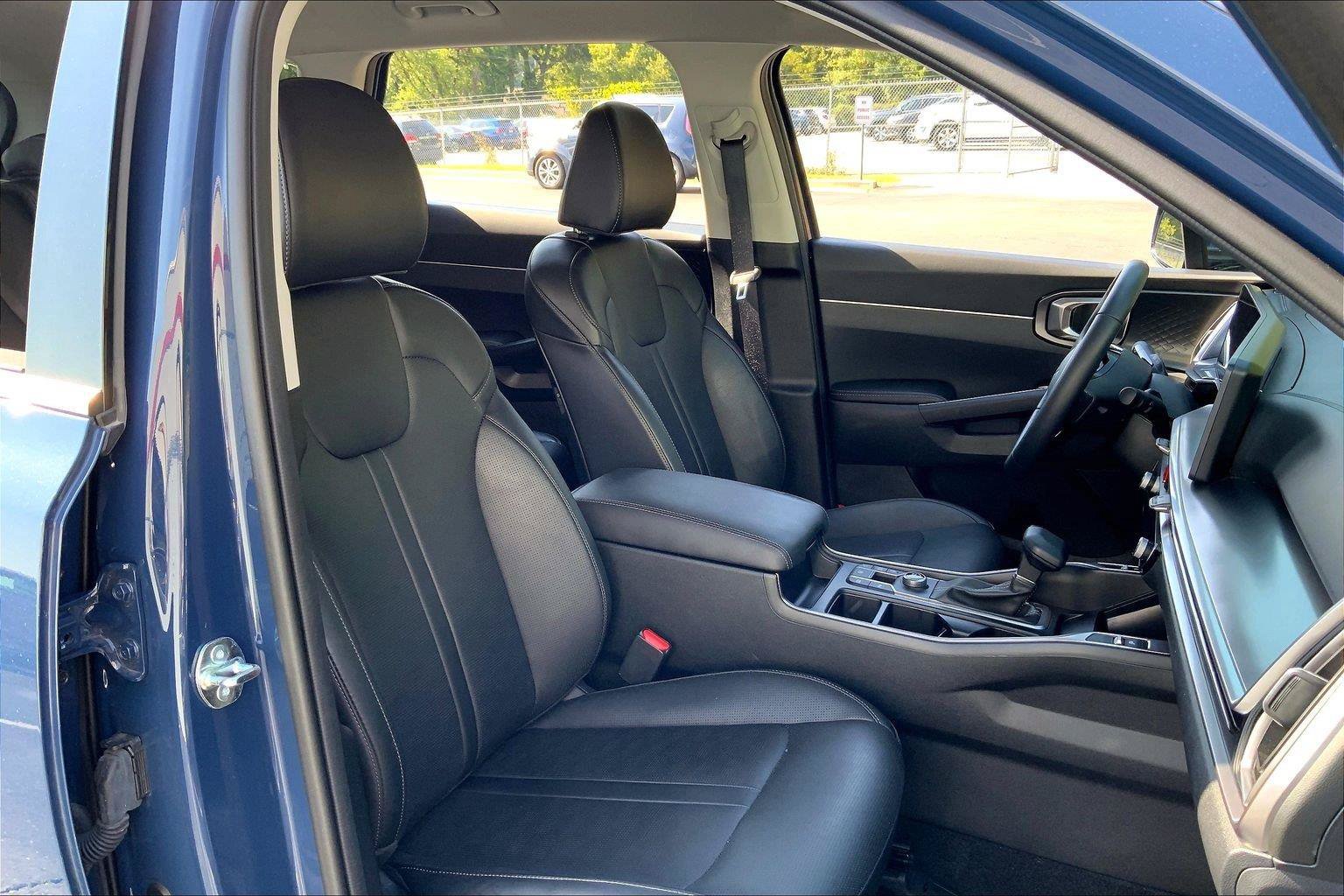 Used 2025 Kia Sorento S FWD image 7