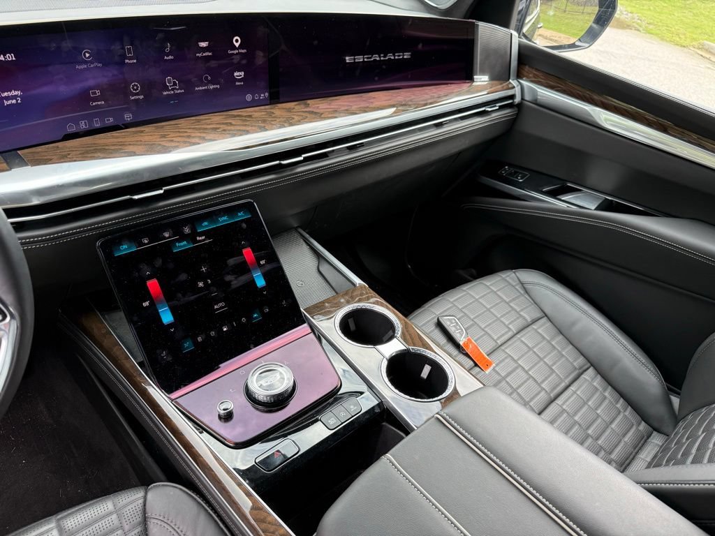 Certified 2025 Cadillac Escalade Premium Luxury Platinum w/ LPO, Floor Liner Package AWD/4WD image 33