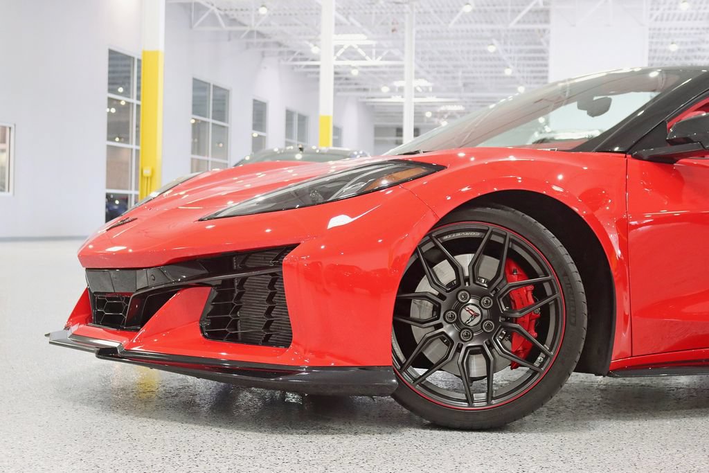 Used 2023 Chevrolet Corvette Z06 RWD image 4
