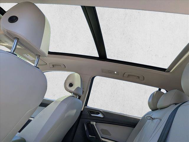 Used 2019 Volkswagen Tiguan SE w/ Panoramic Sunroof Package FWD image 19