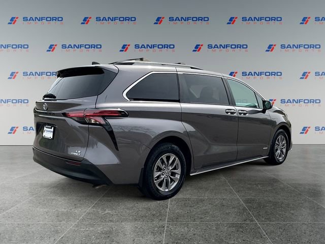 Used 2021 Toyota Sienna LE image 5