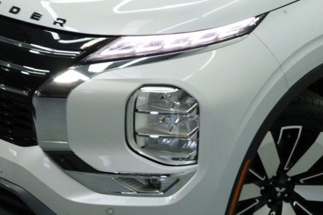 New 2026 Mitsubishi Outlander SE FWD image 2