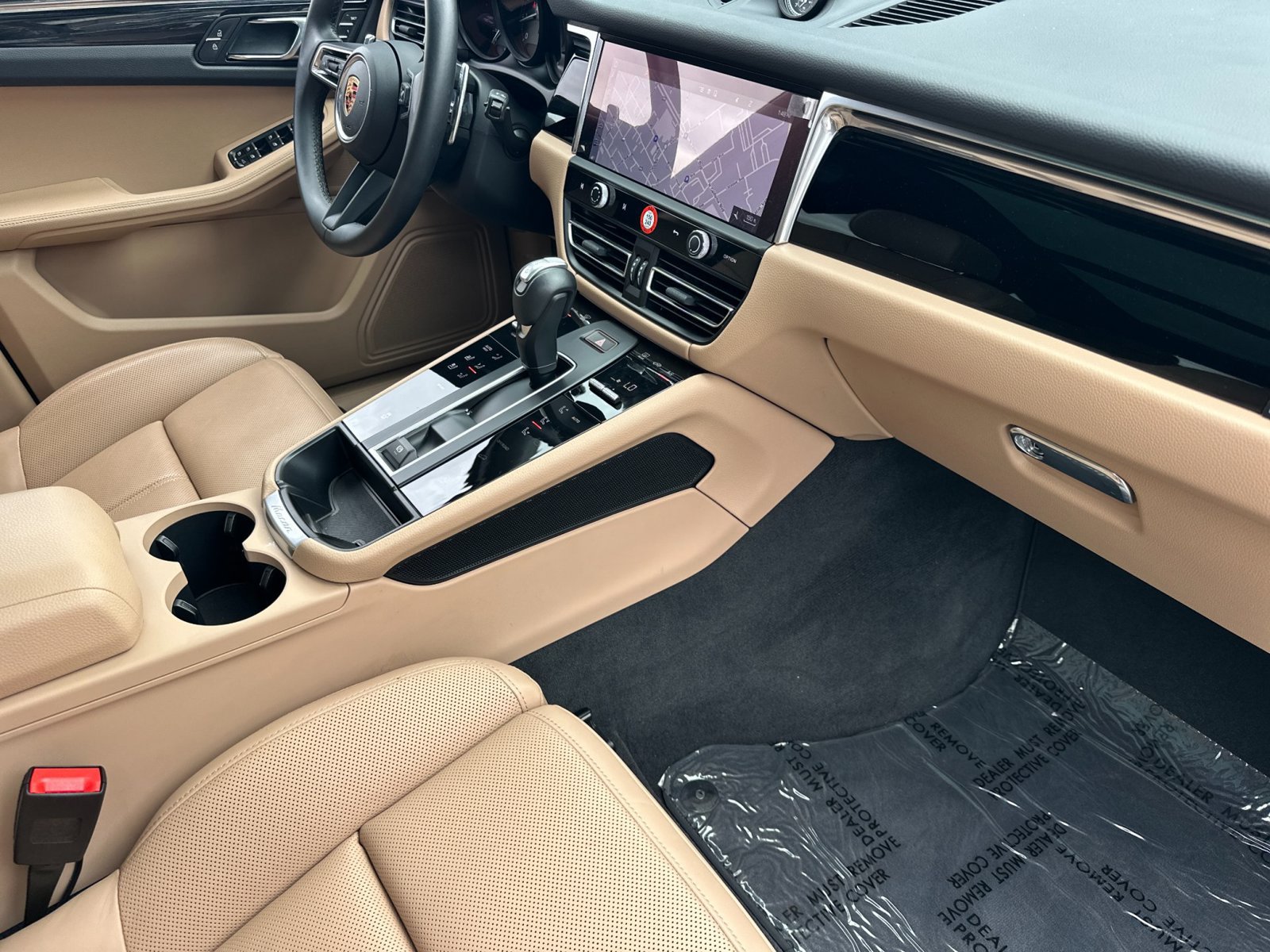 Certified 2026 Porsche Macan AWD/4WD image 26