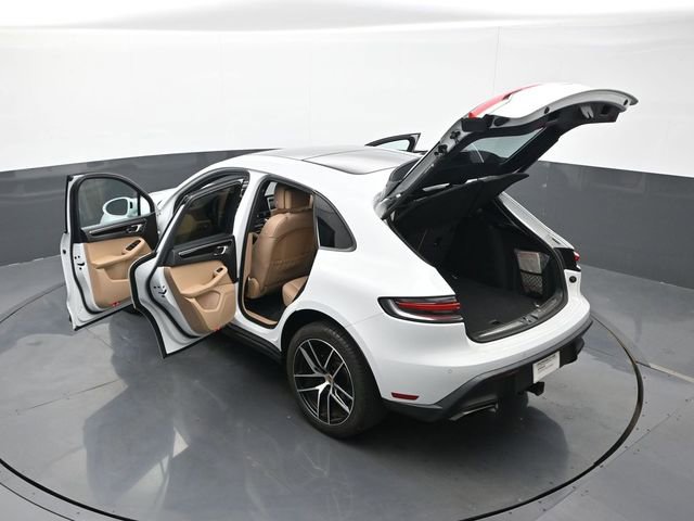Certified 2023 Porsche Macan AWD/4WD image 29