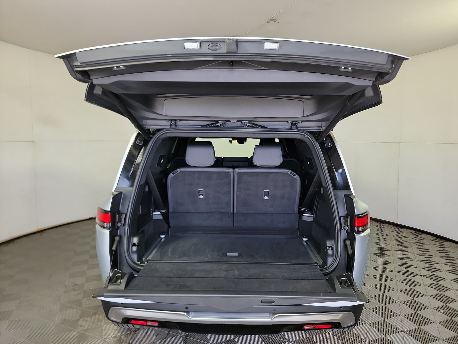 Used 2024 Rivian R1S Adventure Quad AWD/4WD image 15