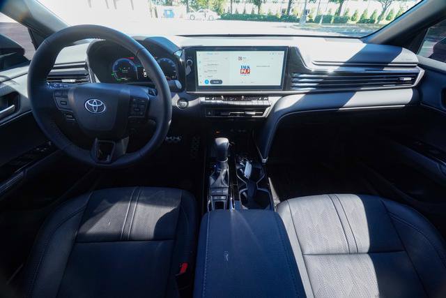 Used 2025 Toyota Camry XSE FWD image 11