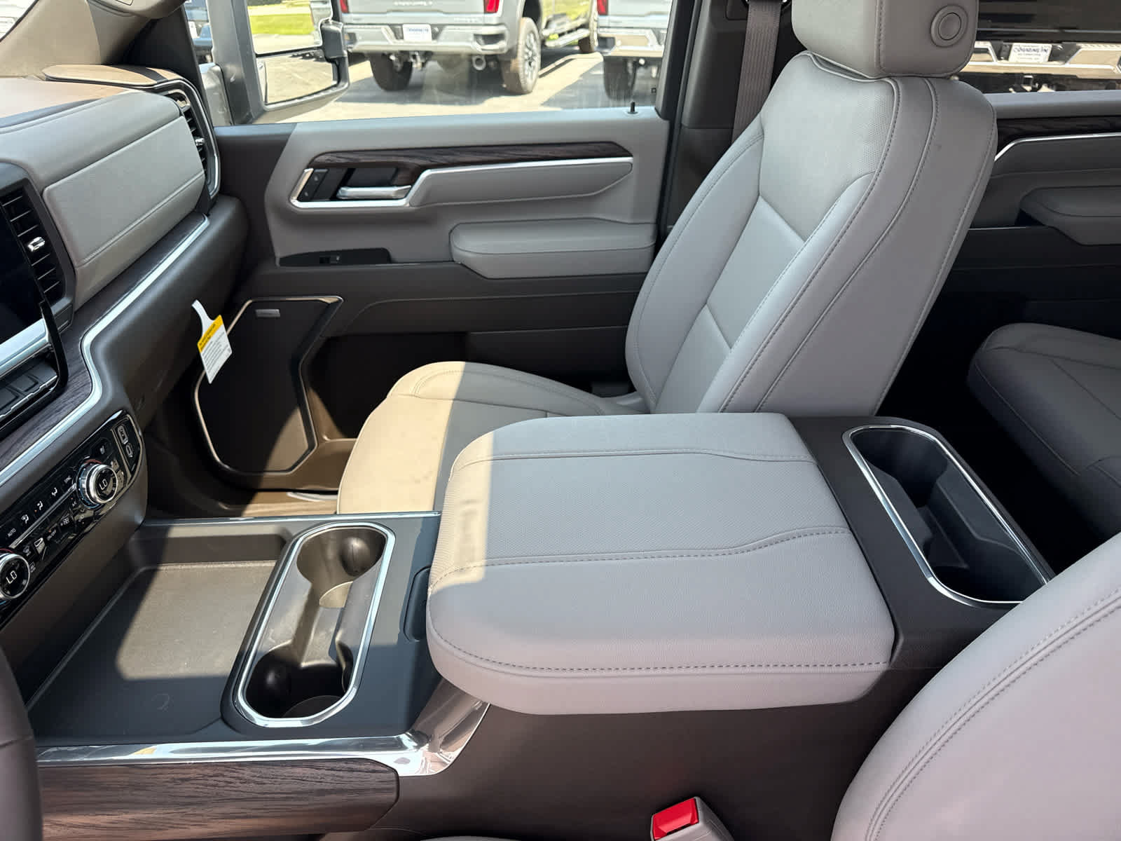 New 2026 GMC Sierra 3500 SLT w/ SLT Premium Package AWD/4WD image 21