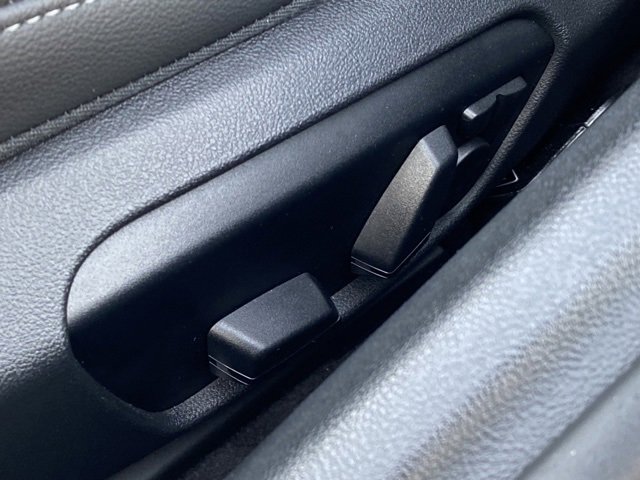 Used 2024 BMW Z4 M40i w/ Premium Package image 32