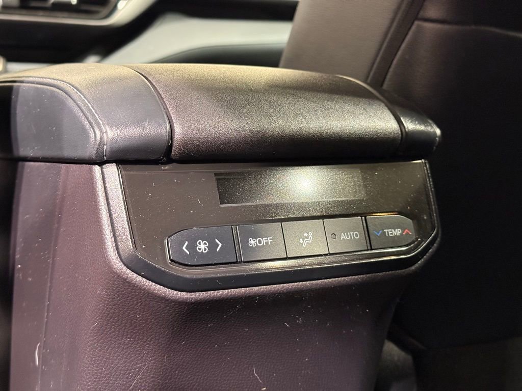 Used 2023 Toyota Highlander XLE FWD image 22