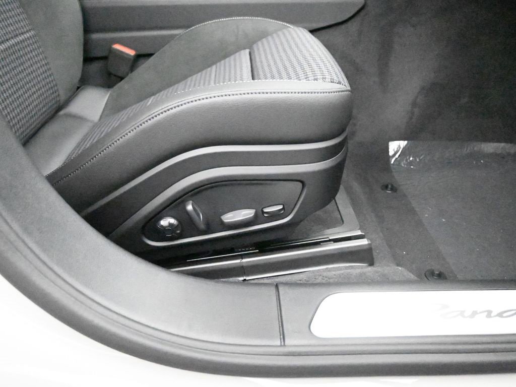 New 2025 Porsche Panamera image 13