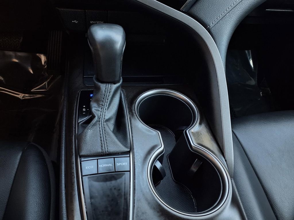 Certified 2022 Toyota Camry SE w/ Convenience Package image 12