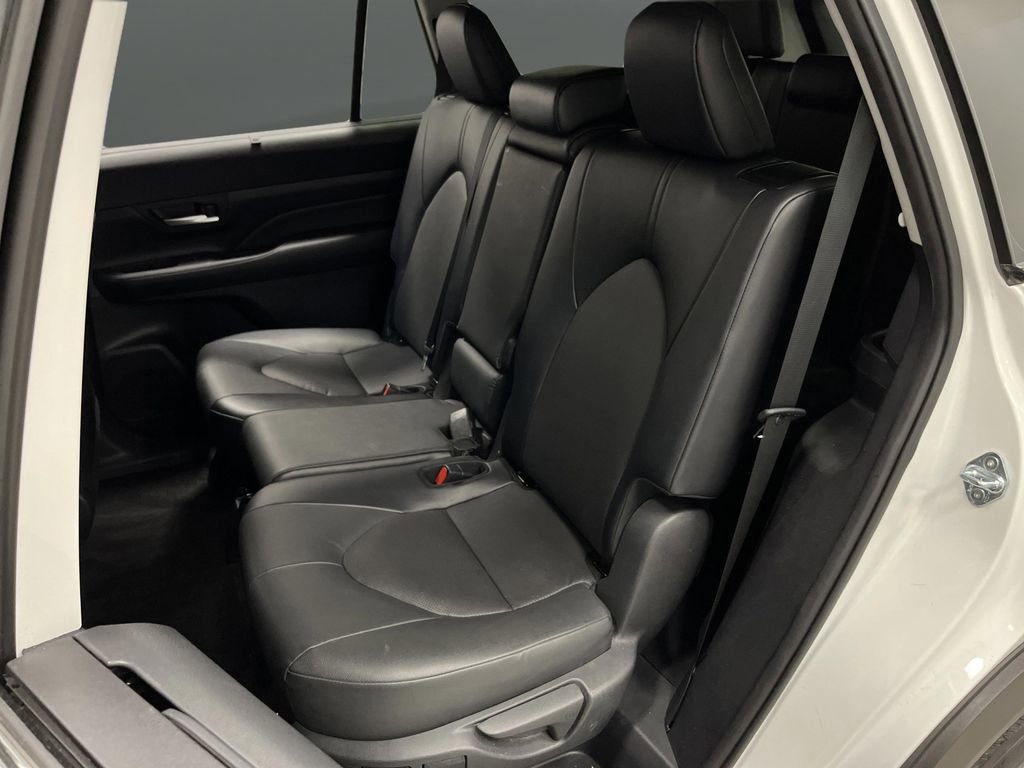 Used 2024 Toyota Grand Highlander XLE image 30
