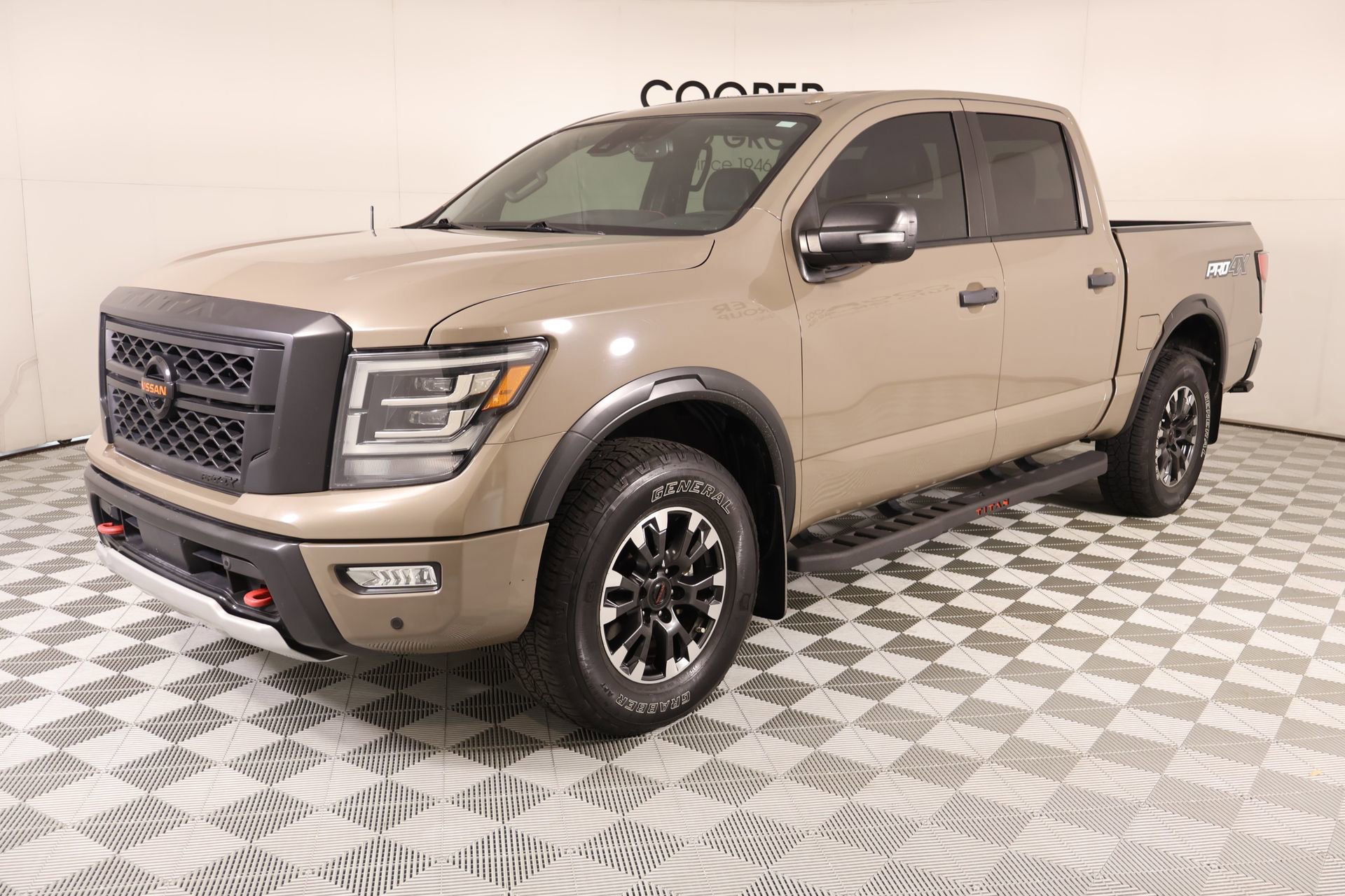 Used 2021 Nissan Titan PRO-4X w/ Pro-4x Convenience Package AWD/4WD image 11