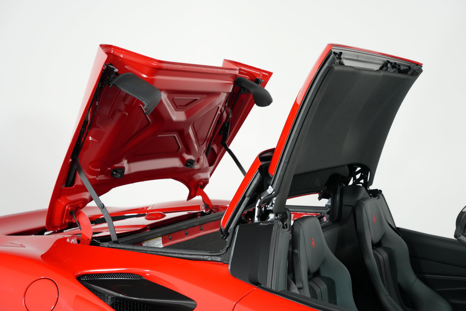 Used 2023 Ferrari F8 Spider RWD image 19