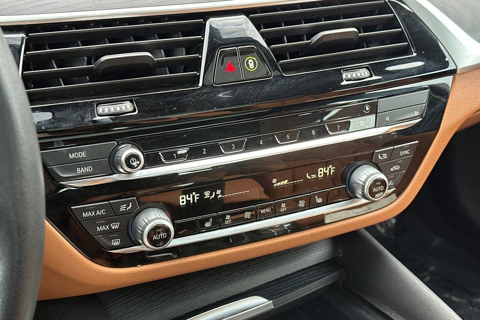 Used 2023 BMW 530e w/ Premium Package image 27