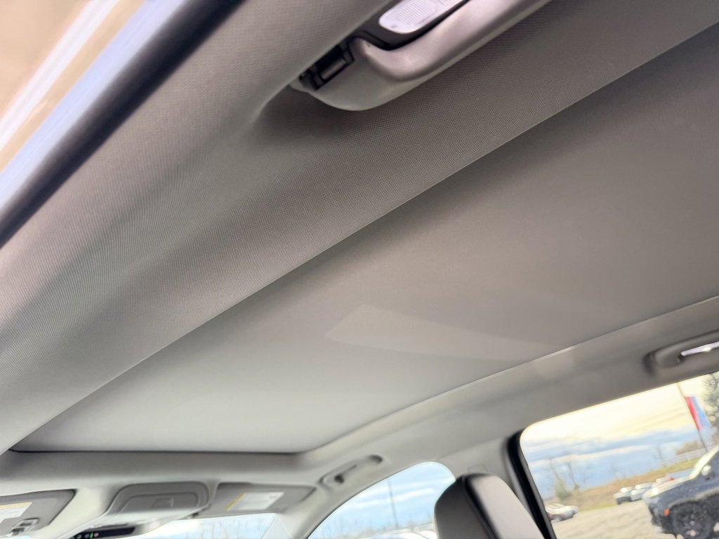 Used 2022 GMC Terrain AT4 image 33