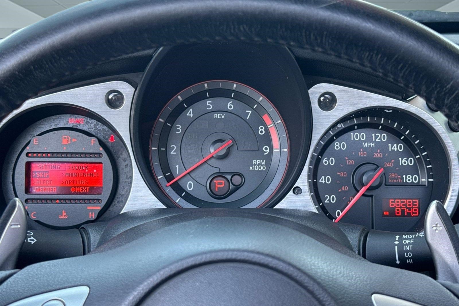 Used 2014 Nissan 370Z Roadster RWD image 21