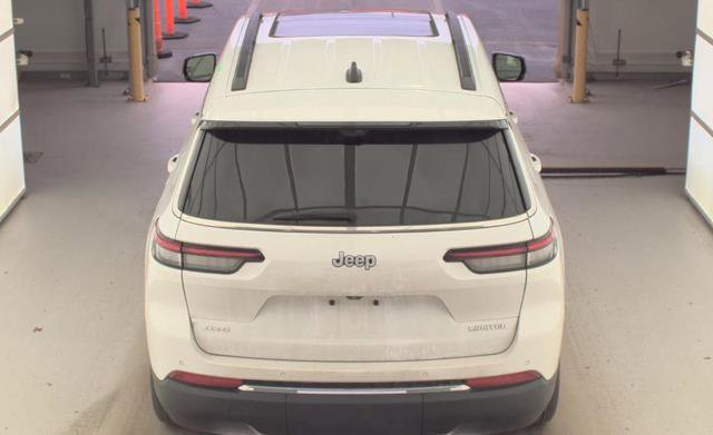 Used 2024 Jeep Grand Cherokee L Limited w/ Luxury Tech Group II image 3