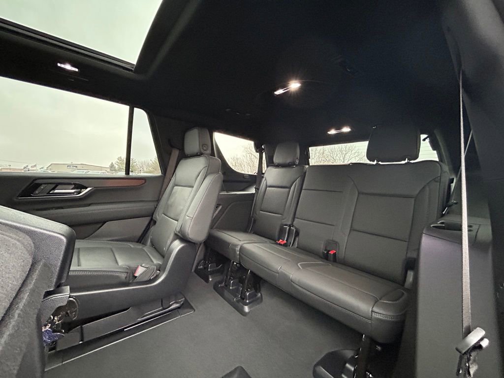 Used 2025 GMC Yukon Denali w/ Sun & Power Step Package image 13