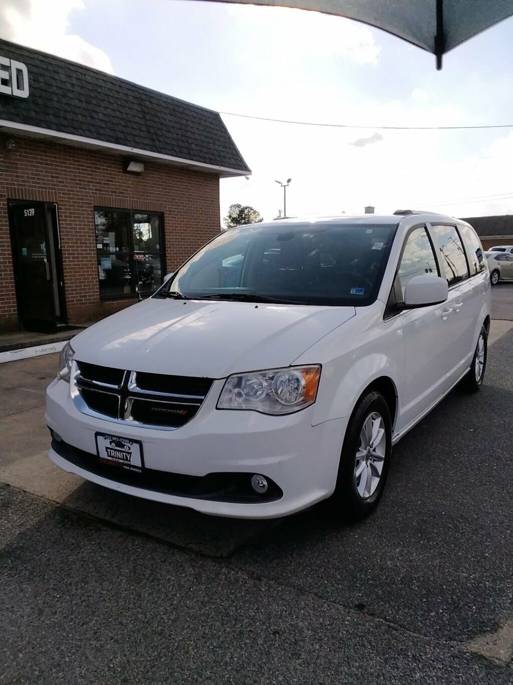 Used 2019 Dodge Grand Caravan SXT image 2