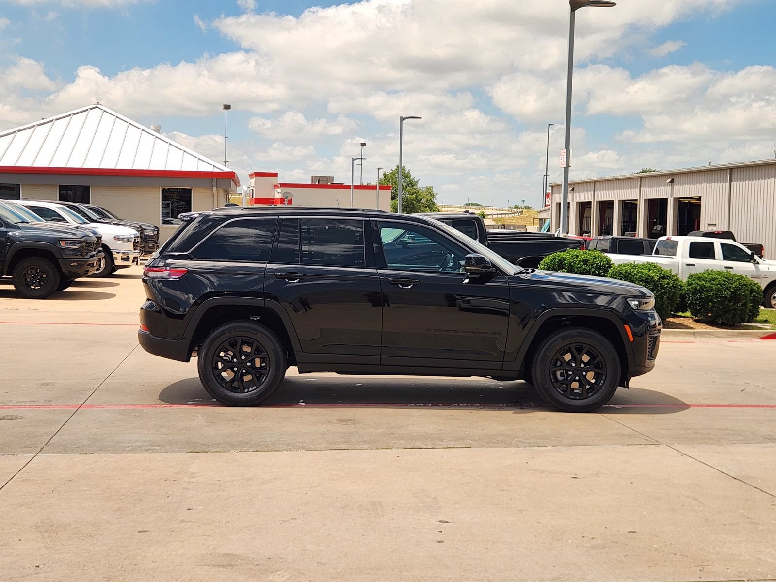 New 2026 Jeep Grand Cherokee Altitude RWD image 7
