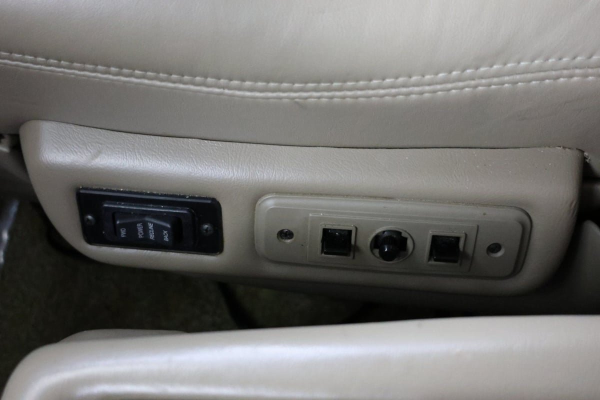 Used 2016 GMC Savana 2500 RWD image 24