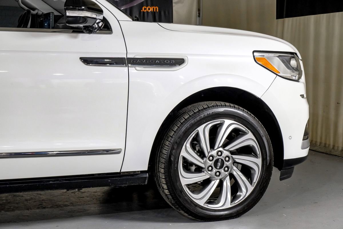Used 2023 Lincoln Navigator L Reserve AWD/4WD image 7