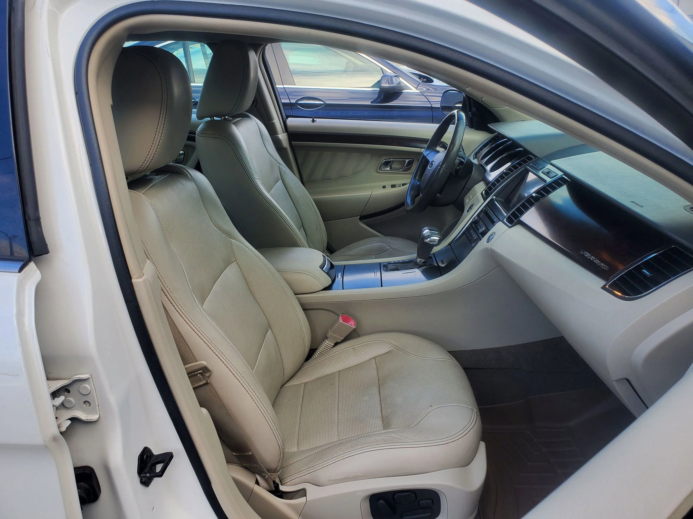 Used 2011 Ford Taurus Limited w/ 303A Rapid Spec Order Code image 25