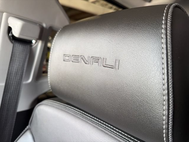 Used 2019 GMC Yukon Denali w/ Denali Ultimate Package AWD/4WD image 11