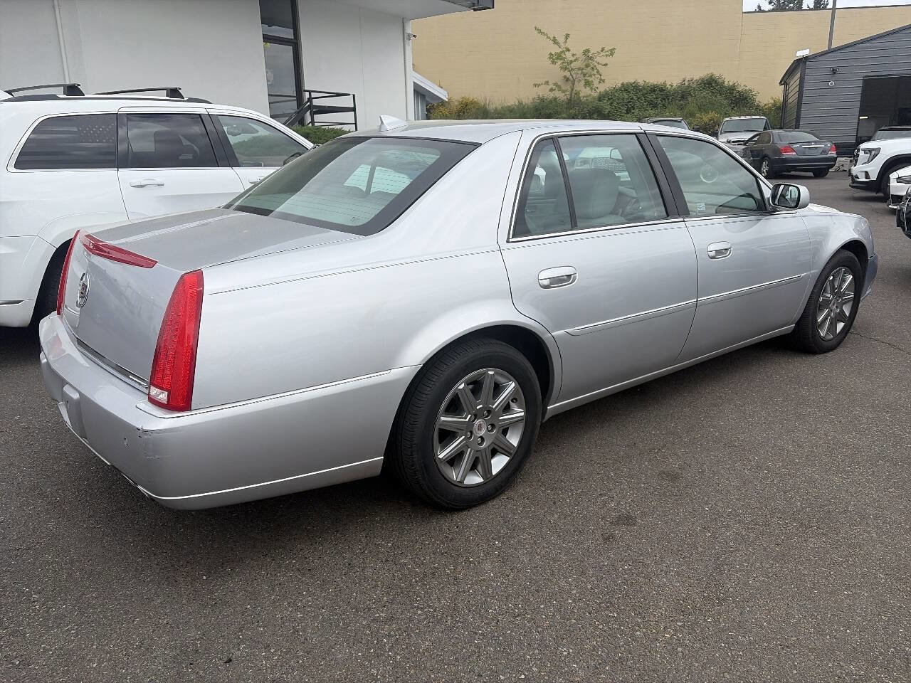 Used 2011 Cadillac DTS Premium FWD image 3