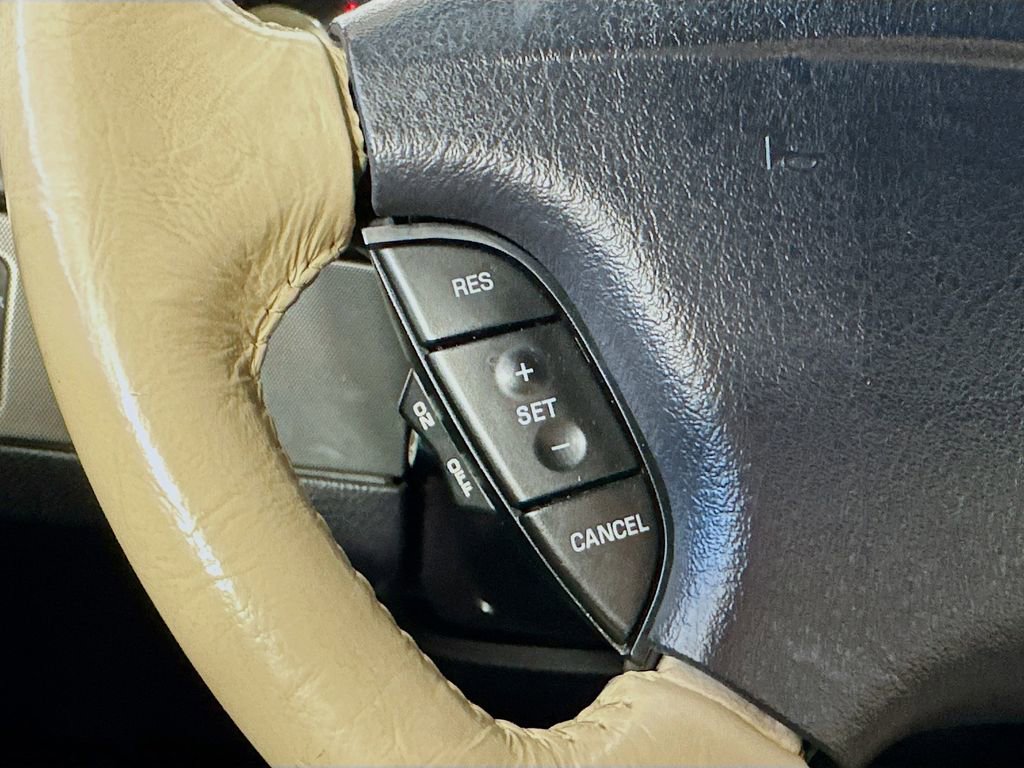 Used 2005 Ford Thunderbird RWD image 23