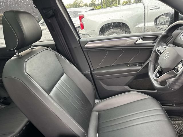 Used 2024 Volkswagen Tiguan SE R-Line FWD image 16