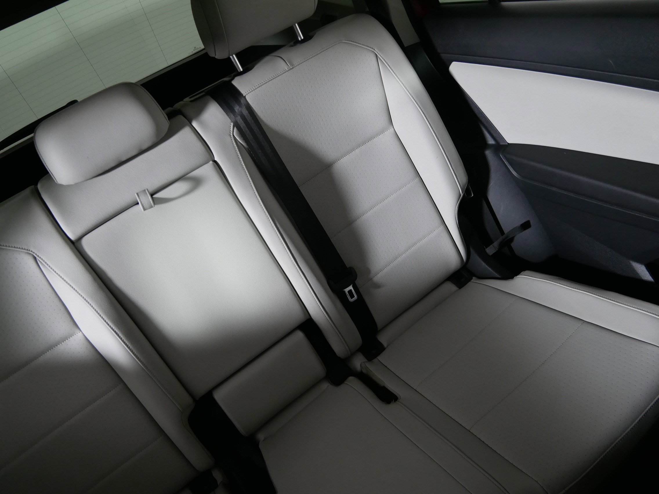 Used 2018 Volkswagen Tiguan SEL image 14