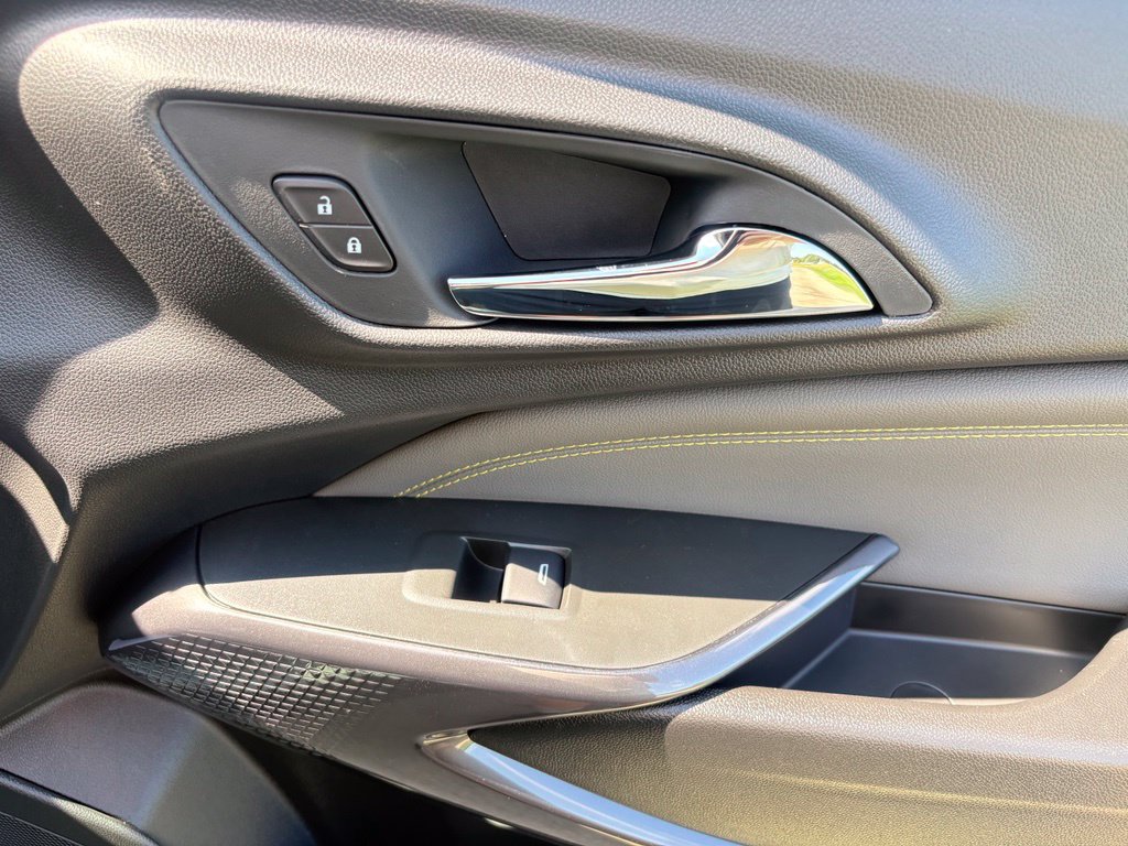 New 2026 Chevrolet Trax ACTIV w/ Sunroof Package FWD image 28