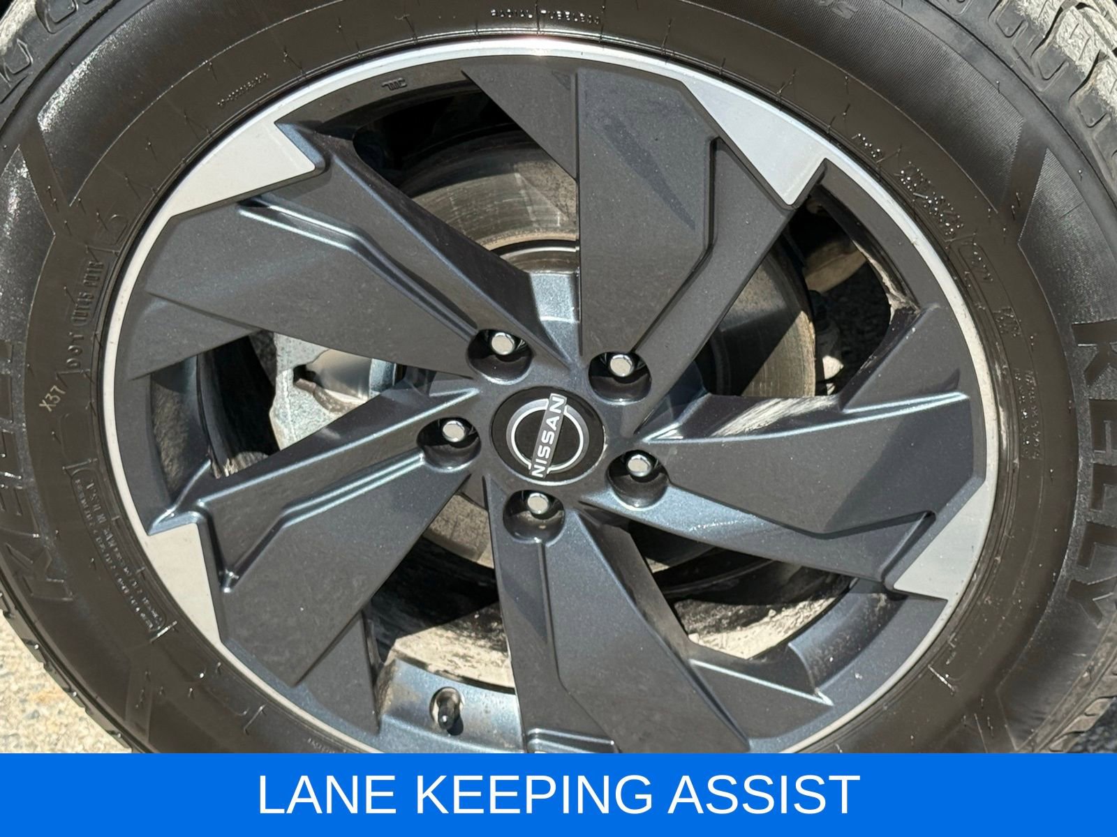 Used 2024 Nissan Rogue SV image 14