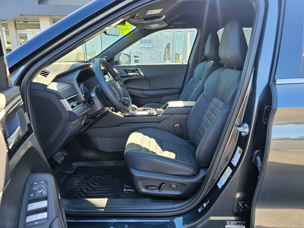 New 2026 Mitsubishi Outlander LE AWD/4WD image 17