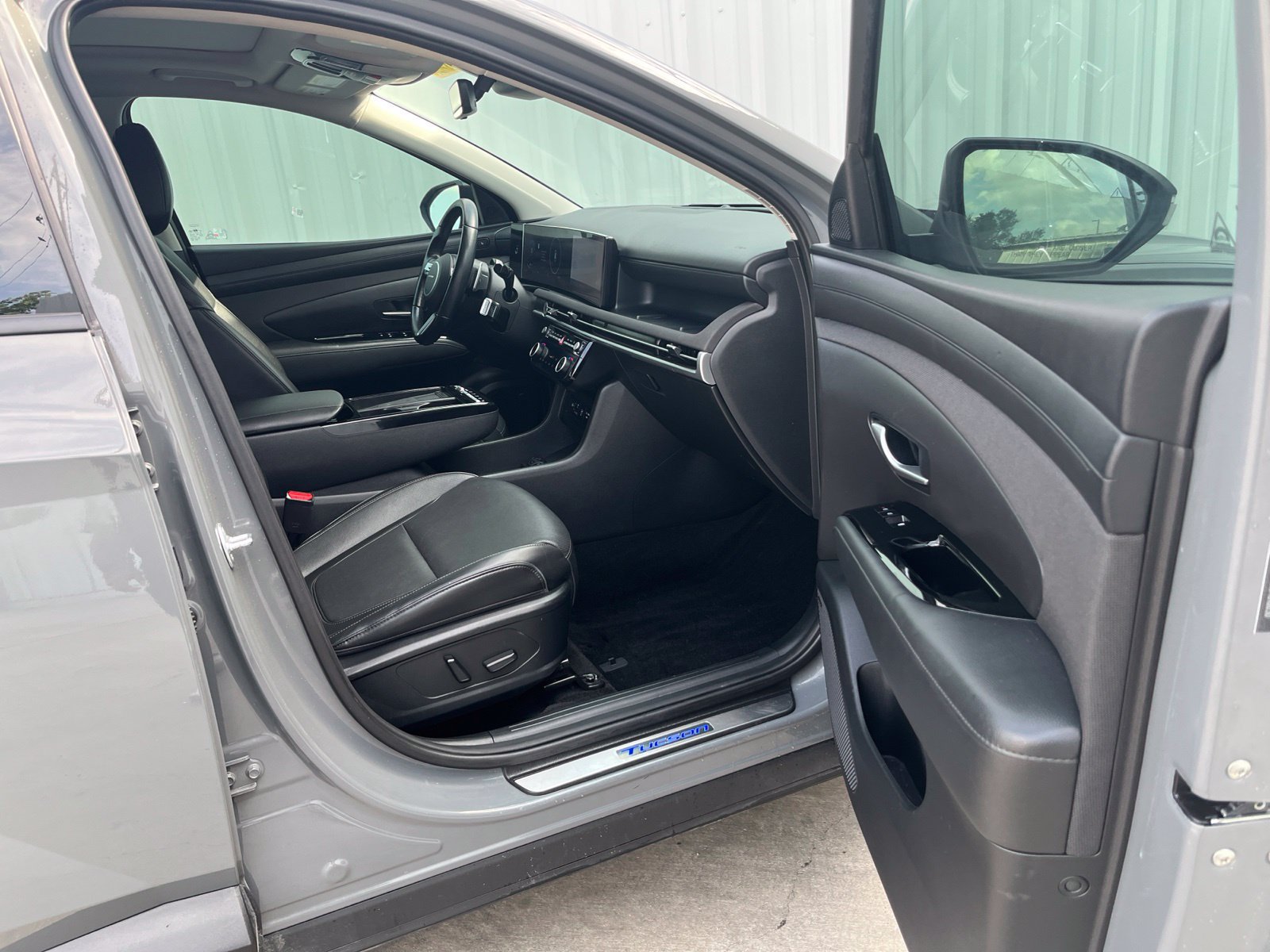 Used 2025 Hyundai Tucson Limited FWD image 16