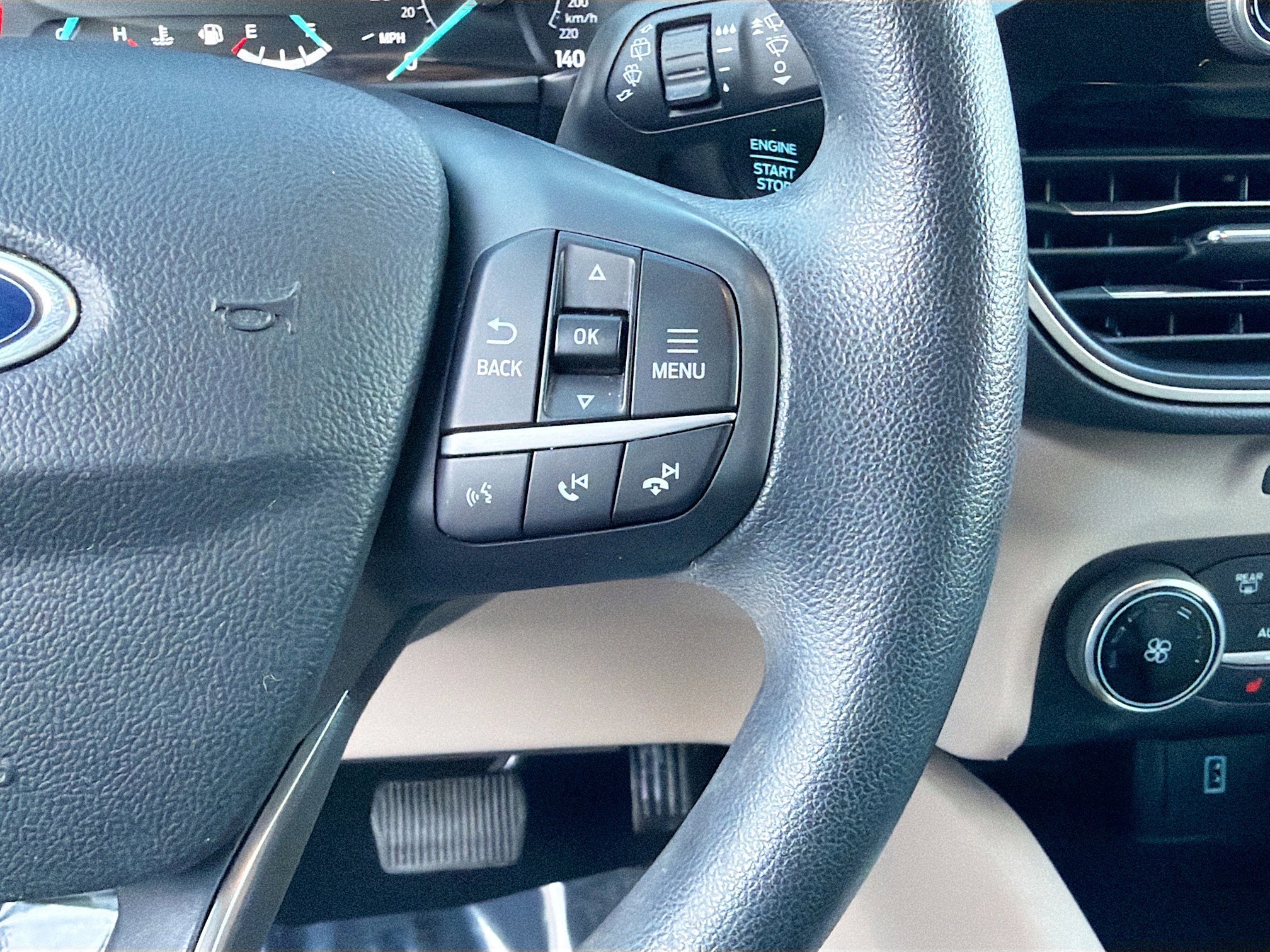 Used 2020 Ford Escape SE image 36