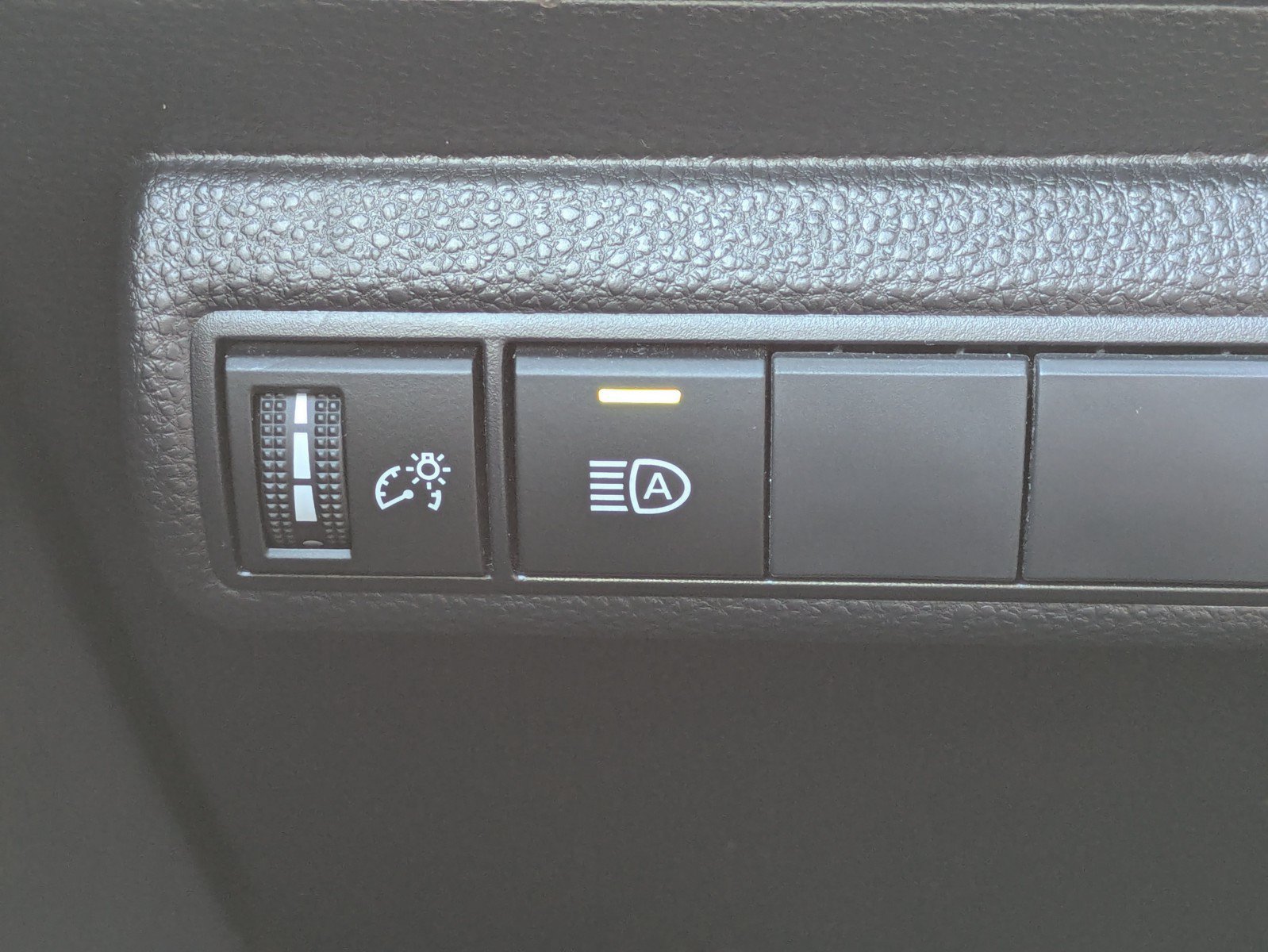 Used 2022 Toyota Corolla LE FWD image 17