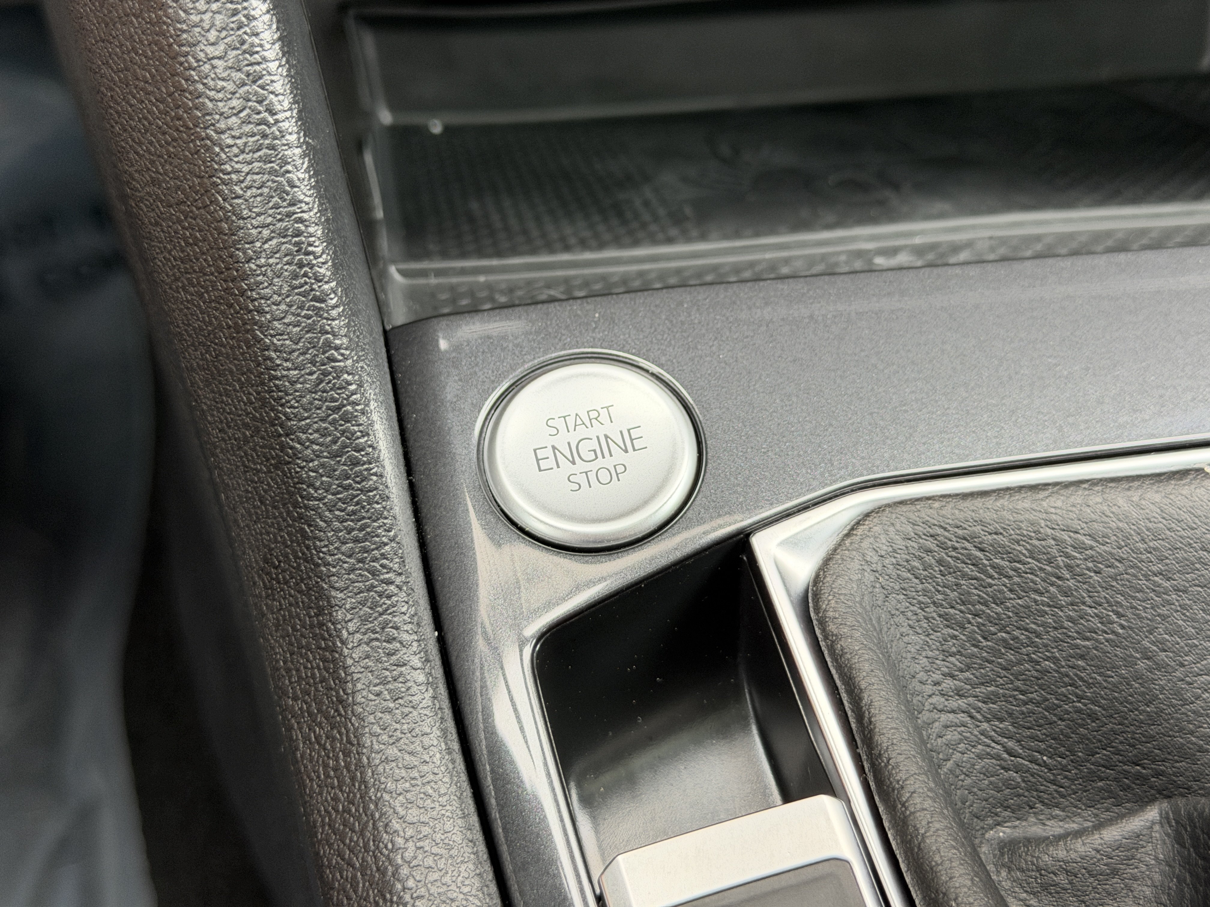 Used 2024 Volkswagen Tiguan SE AWD/4WD image 22