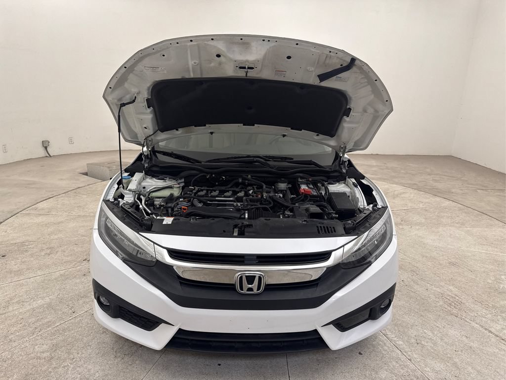 Used 2018 Honda Civic Touring image 9