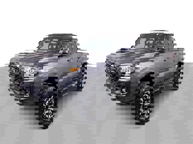 Used 2019 Toyota Tacoma TRD Sport w/ Technology Package image 4