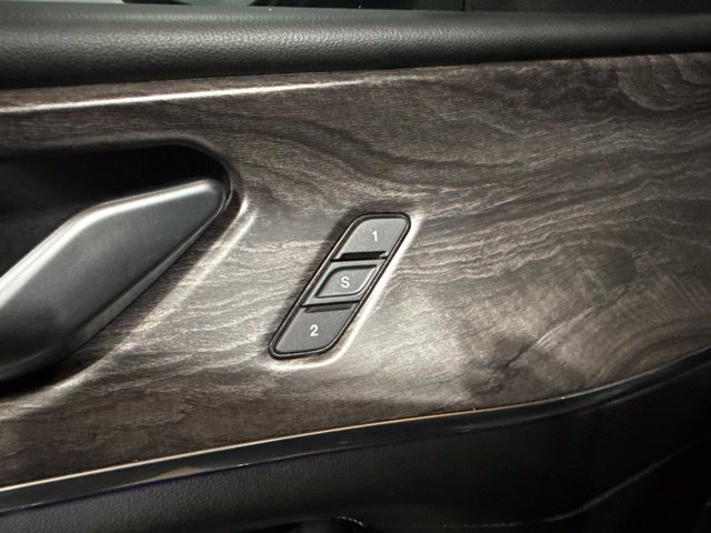 Used 2023 Jeep Grand Cherokee Overland AWD/4WD image 4