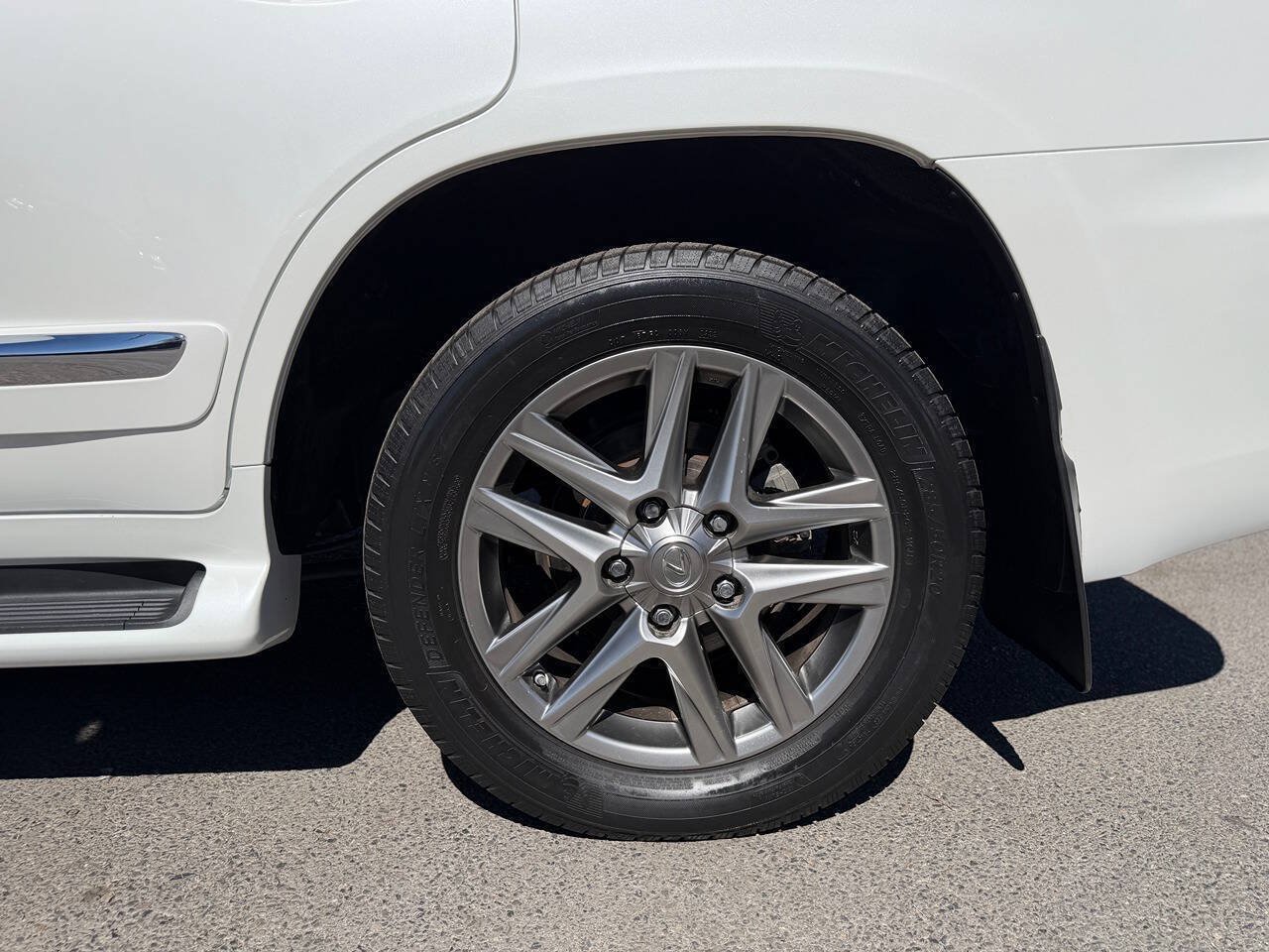 Used 2013 Lexus LX 570 4WD w/ Luxury Pkg image 24