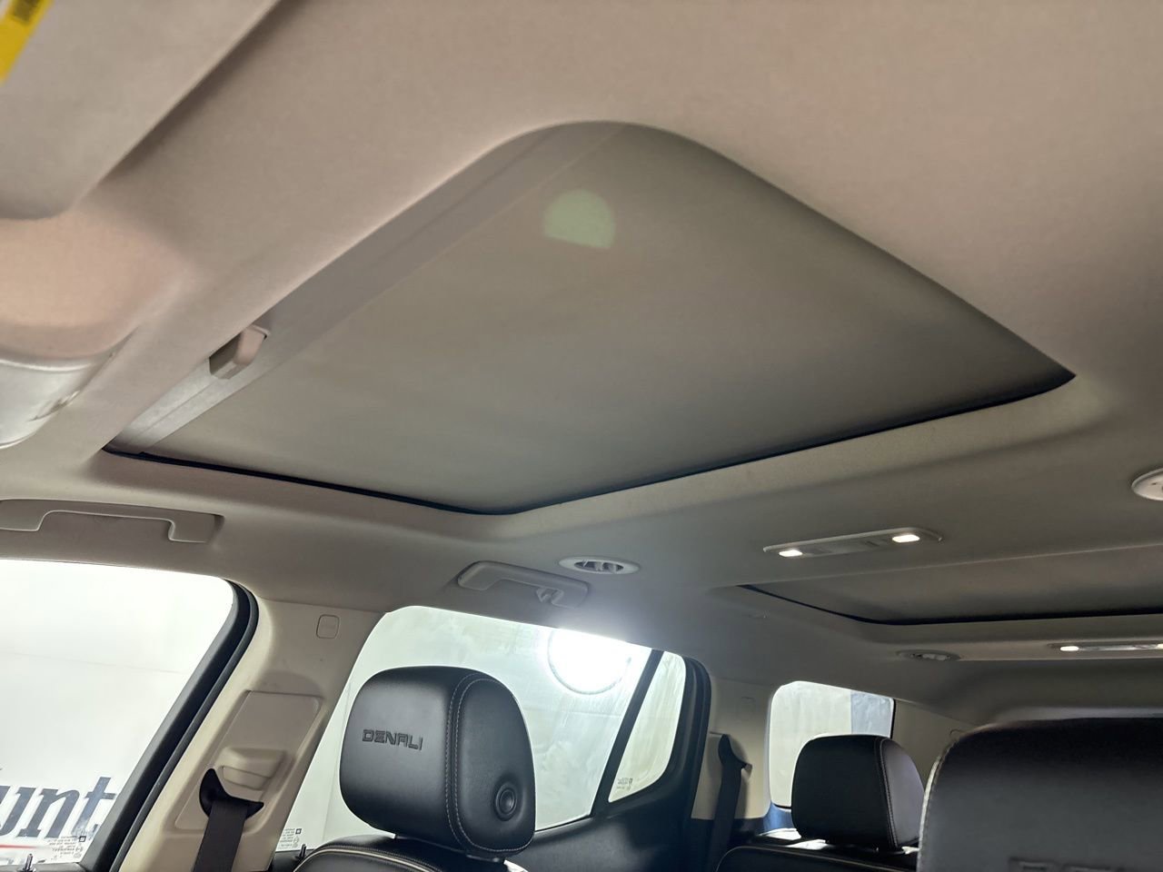 Used 2022 GMC Acadia Denali w/ Denali Ultimate Package image 10