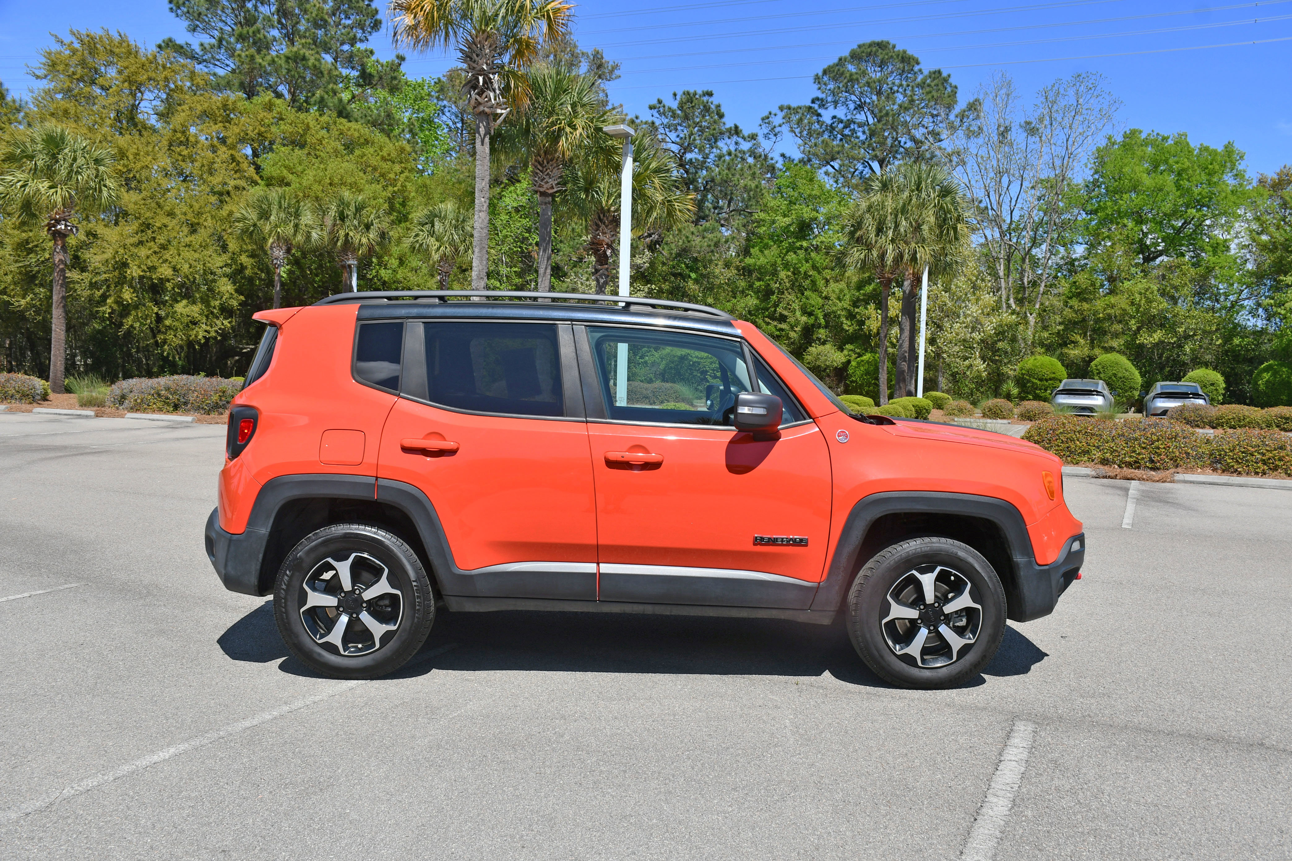 Used 2021 Jeep Renegade Trailhawk w/ Trailer Tow Group AWD/4WD image 2