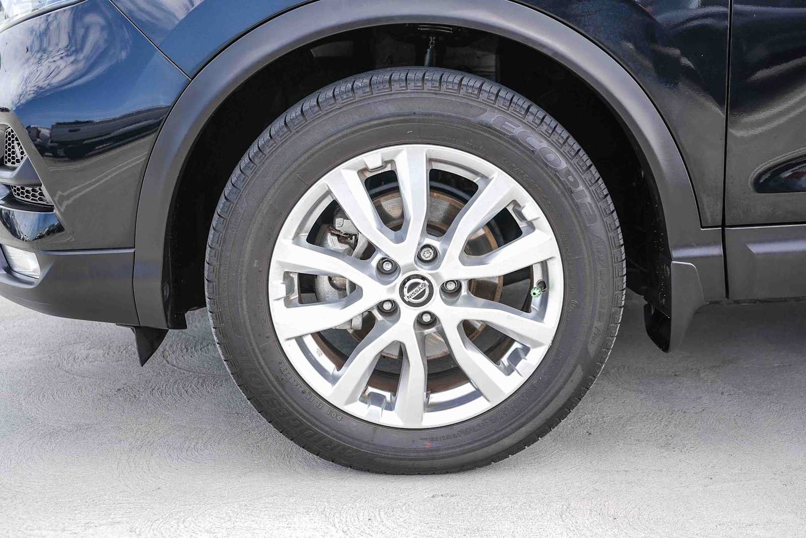 Used 2021 Nissan Rogue Sport SV w/ Technology Package FWD image 11