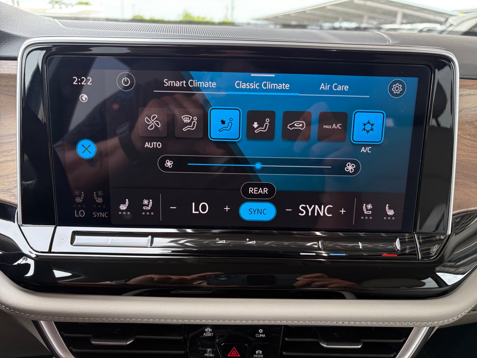 Certified 2025 Volkswagen Atlas SE FWD image 16